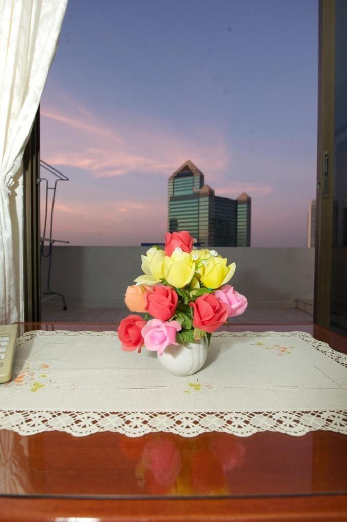 Отель Poonchock Mansion Бангкок Экстерьер фото